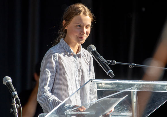 Die schwedische Aktivistin Greta Thunberg spricht vor einer Versammlung in Montreal | Foto: Wikipedia, Lëa-Kim Châteauneuf