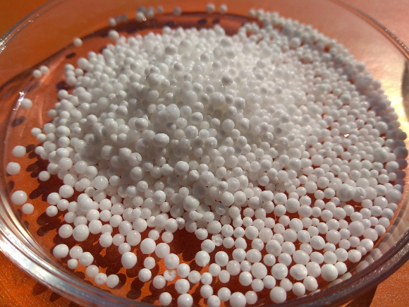 Ammonium nitrate pellets. | Photograph – Ihor Matsiievskyi, Shutterstock.