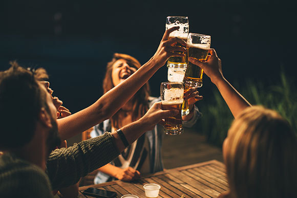 Young people drinking beer at a party | Shutterstock, djile