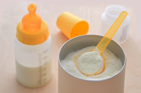 Artificial breast milk will contribute towards diminishing the shortage of milk substitutes. Baby formula | Source: igra.design, Shutterstock